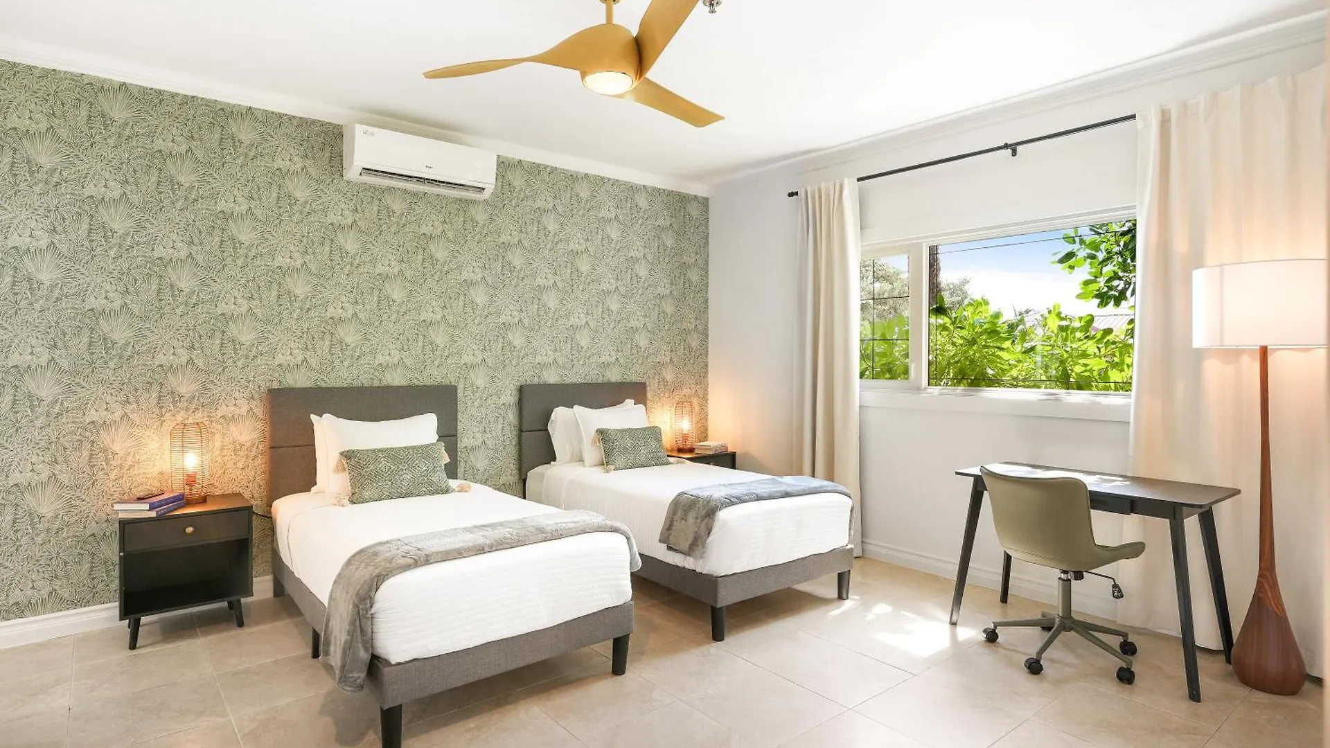 *** Hotel Cobalt Coast Resort West Bay Kajmany