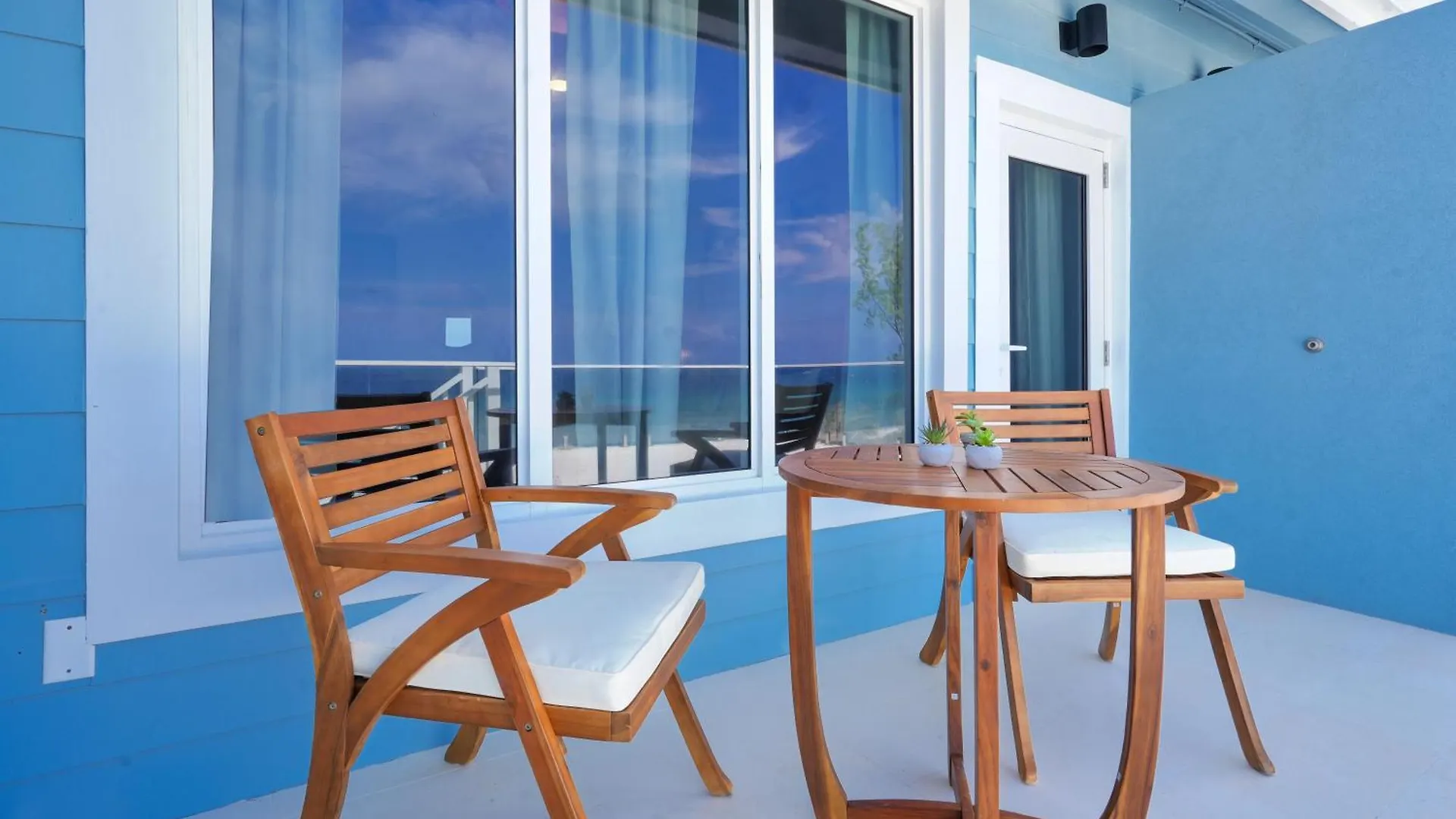 Cobalt Coast Resort West Bay