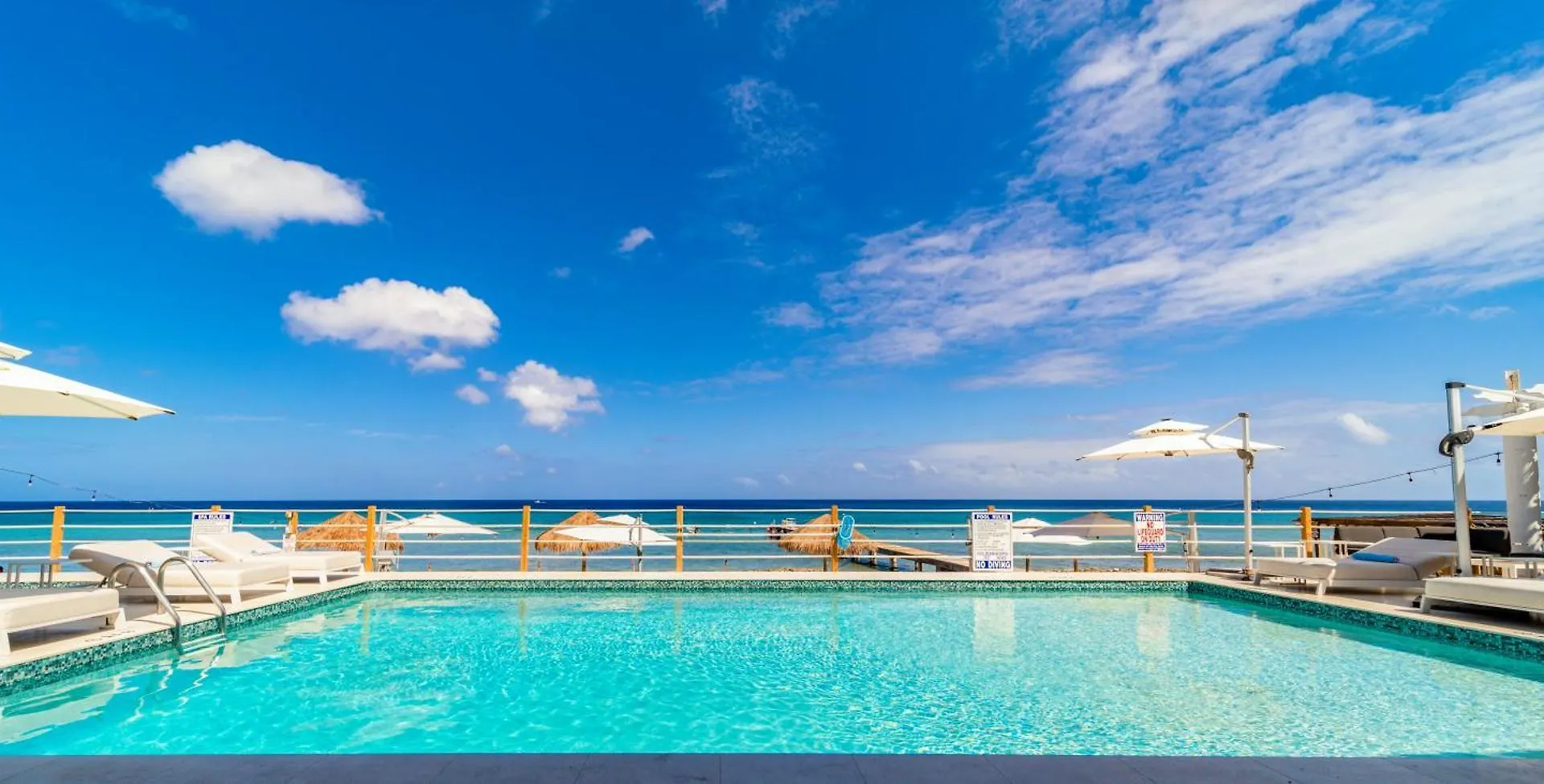 Hotel Cobalt Coast Resort West Bay