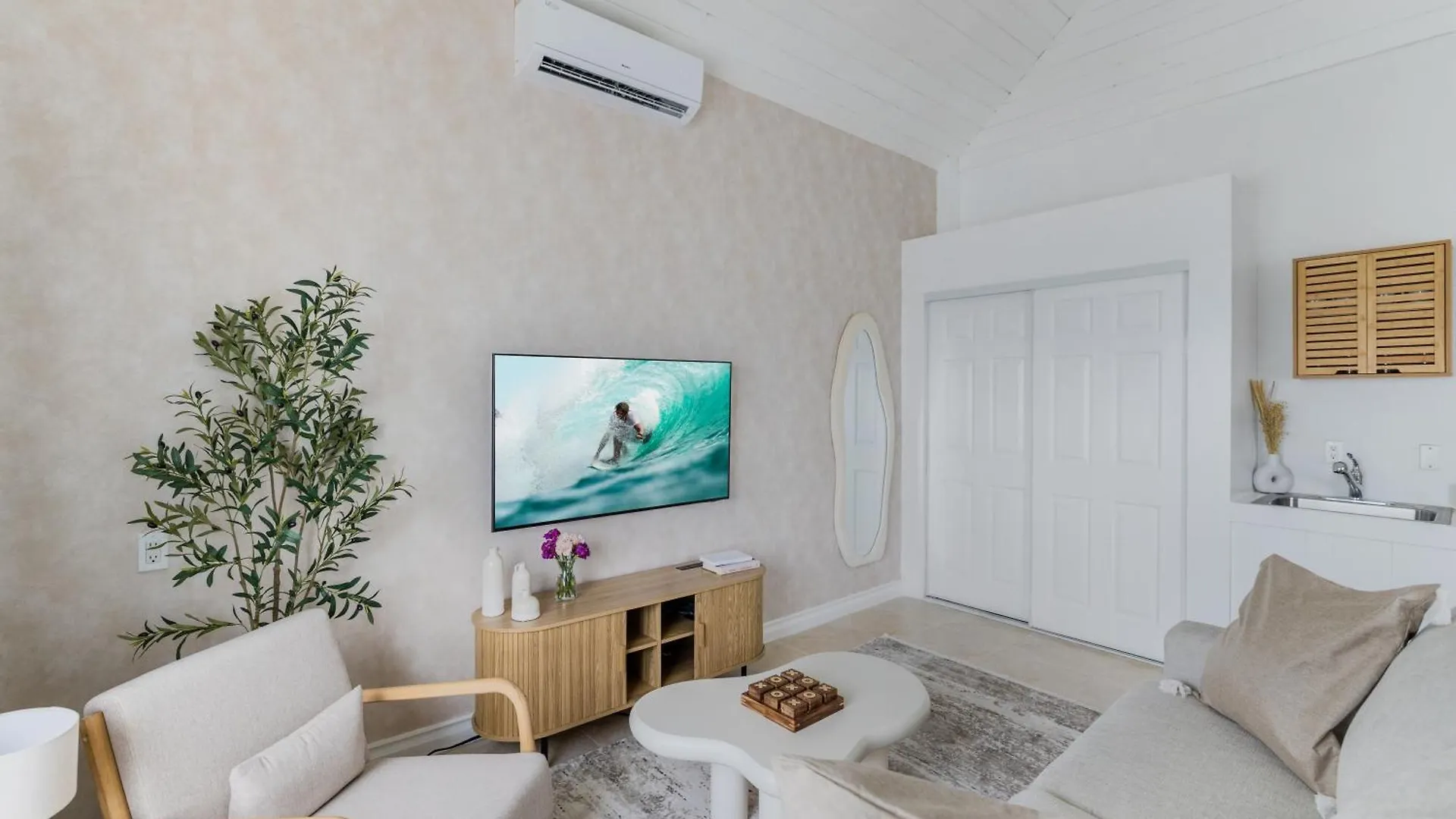Cobalt Coast Resort West Bay